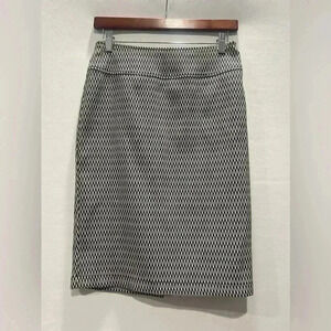 Soho Apparel Ltd Black and White Print Pencil Skirt - Size S​​